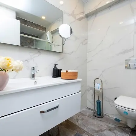 Luxury With Panoramic Bosphorus View شقة